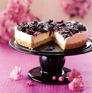 cheesecake com calda de cereja