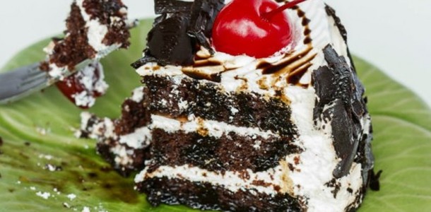 torta-de-chocolate-branco-e-preto-para-comer-rezando-1_0