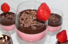 Mousse-de-morango-e-chocolate