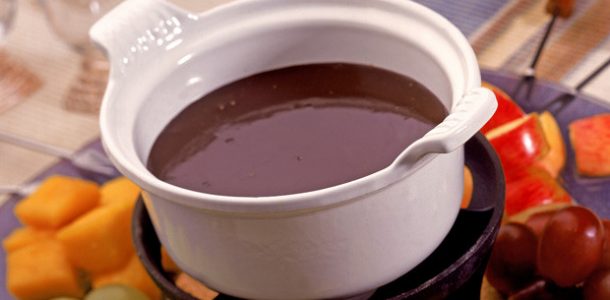 receita-fondue-de-chocolate-02-610x300