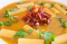 Sopa-de-Feijao-Branco-com-Tomate-e-Salsa-SI-2 (1)