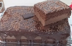 como-fazer-um-delicioso-bolo-gelado-de-chocolate.html-768x432